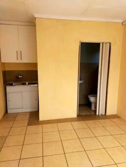 Bachelor apartment in Naturena