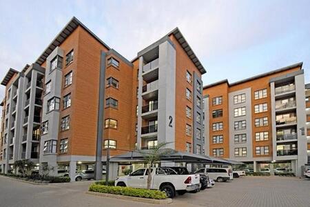 2 Bedroom Apartment in Kensington