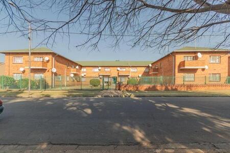 1 Bedroom Apartment in Selection Park