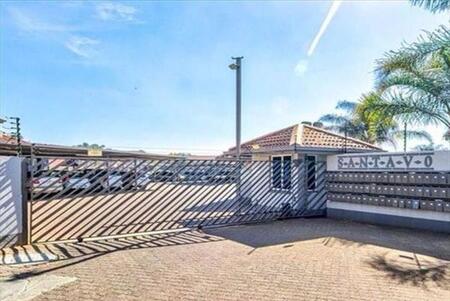 1 Bedroom Townhouse in Glen Marais