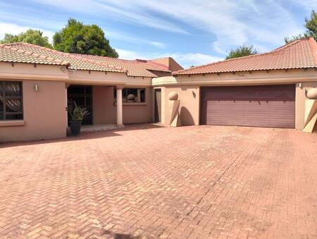 5 Bedroom House in Krugersrus