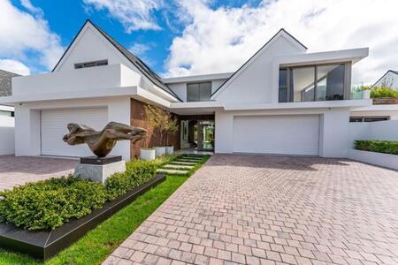 5 Bedroom House in St Francis Links