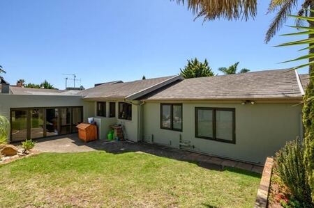 4 Bedroom House in Mangold Park