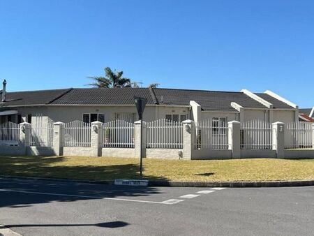 3 Bedroom House in Edgemead