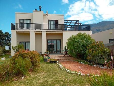 2 Bedroom House in Bettys Bay