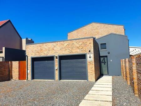 2 Bedroom House in Pringle Bay