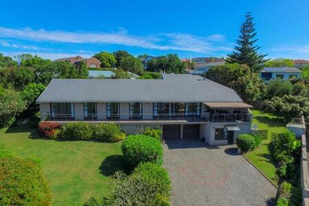 4 Bedroom House in Lower Robberg