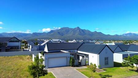 4 Bedroom House in Kingswood Golf Estate