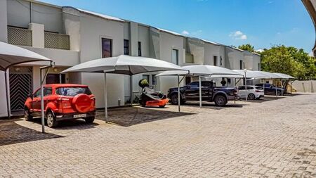 2 Bedroom duplex townhouse - sectional to rent in Melrose, Johannesburg