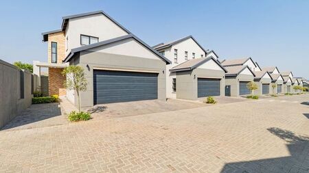 3 Bedroom townhouse - sectional to rent in Witkoppen, Sandton