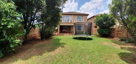3 Bedroom duplex townhouse - sectional rented in Olivedale, Randburg