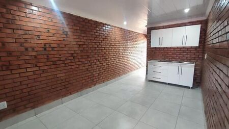 1 Bedroom flat to rent in Langenhovenpark, Bloemfontein