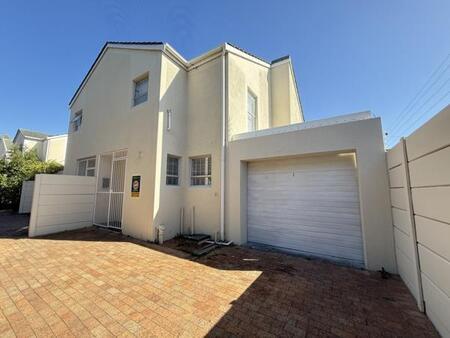 3 Bedroom Townhouse in Diep River