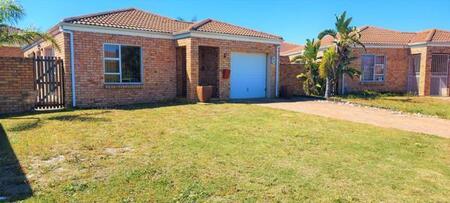3 Bedroom House in Eikenbosch