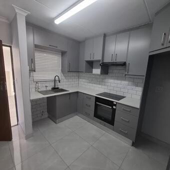 2 Bedroom Apartment in Burgundy Estate