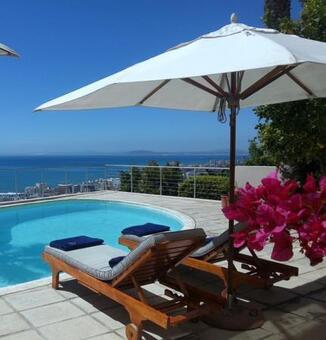 2 Bedroom Apartment in Bantry Bay