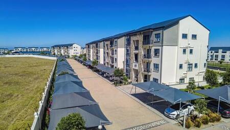 1 Bedroom Apartment in Somerset West Central