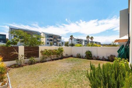 3 Bedroom Apartment in Paardevlei