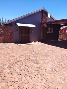 3 Bedroom House in Postmasburg