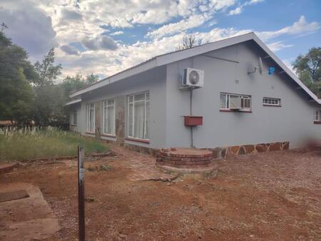 8 Bedroom House in Olifantshoek