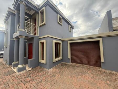 3 Bedroom Townhouse in Lydenburg