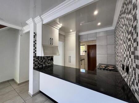 2 Bedroom Simplex in Meer En See