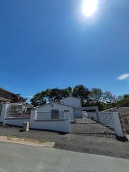3 Bedroom House in Shallcross