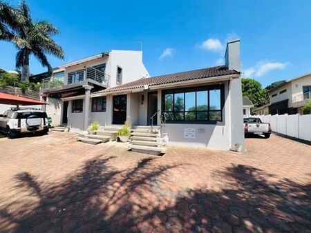 Bachelor apartment in Herrwood Park