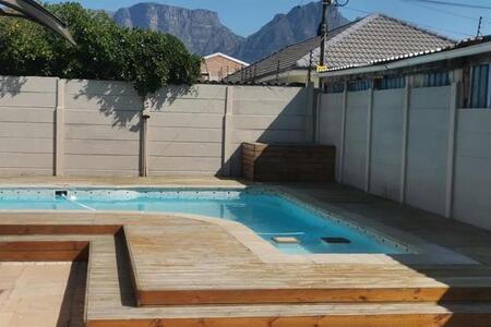 3 Bedroom House in Rondebosch East