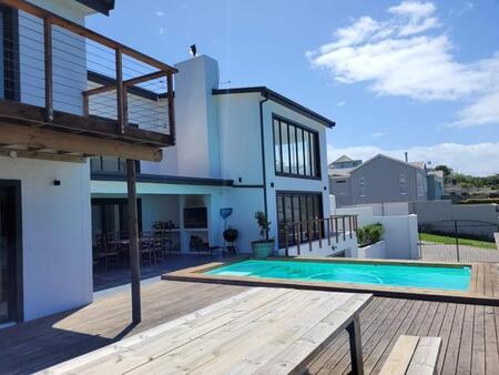 5 Bedroom House in Plettenberg Bay Central