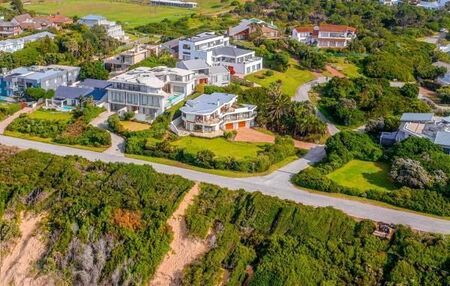 5 Bedroom House in Plettenberg Bay Central