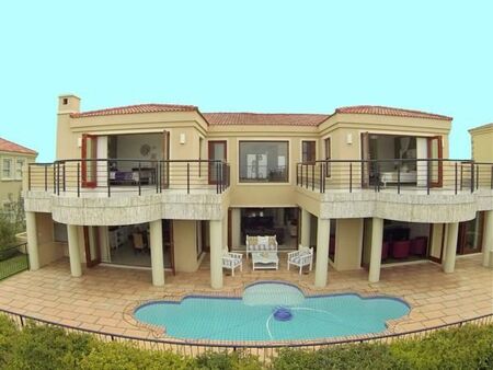 4 Bedroom House in Plettenberg Bay Central