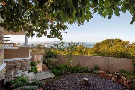 4 Bedroom House in Plettenberg Bay Central