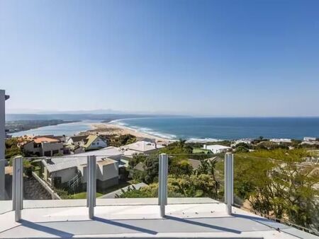 4 Bedroom Apartment in Plettenberg Bay Central