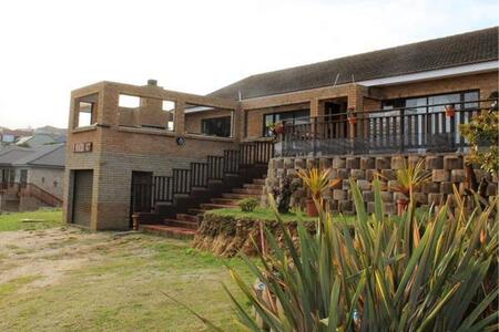 1 Bedroom House in Dana Bay