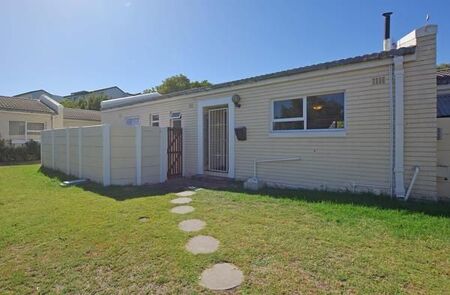 3 Bedroom Townhouse in Table View