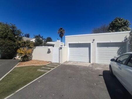 3 Bedroom House in Sunningdale