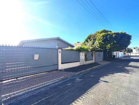 2 Bedroom House in Claremont
