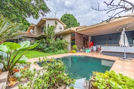 1 Bedroom Townhouse in Baileys Muckleneuk