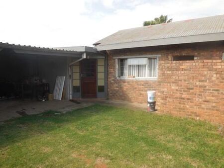 3 Bedroom House in East Lynne