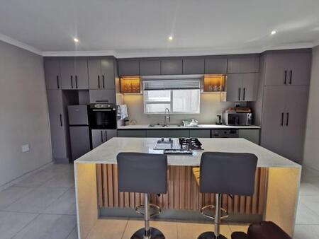 2 Bedroom Apartment in Douglasdale