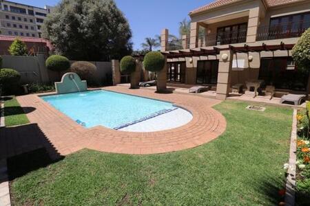 1 Bedroom Apartment in Sunninghill