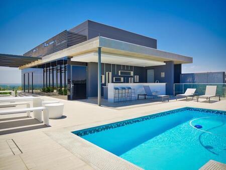 2 Bedroom Apartment in Rosebank