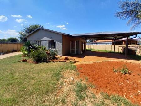 3 Bedroom House in Edelweiss