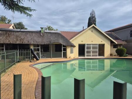 6 Bedroom House in Brackenhurst