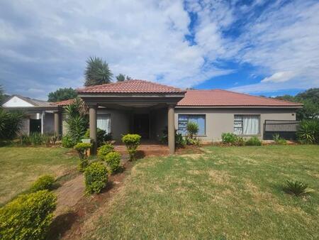 4 Bedroom House in Clubview