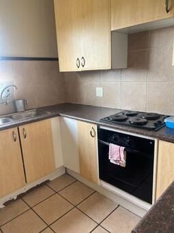 2 Bedroom Apartment in Die Hoewes