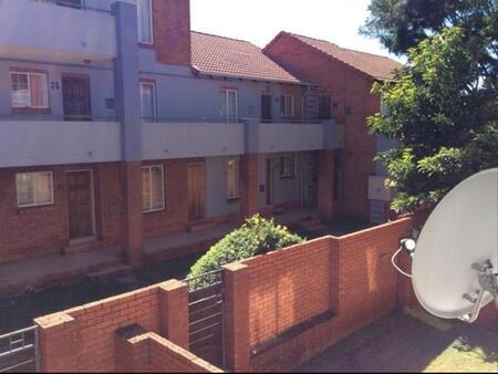 2 Bedroom Townhouse in Die Hoewes