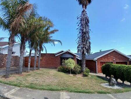 4 Bedroom House in Strelitzia Park