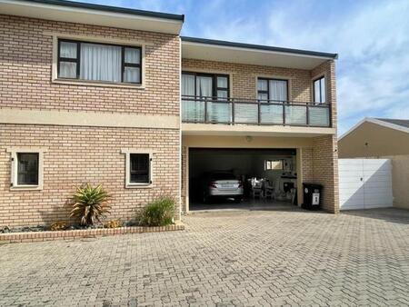 3 Bedroom Townhouse in Beacon Bay